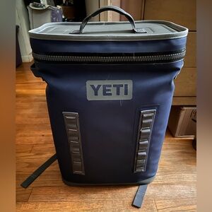 Yeti backpack hopper 24- Navy